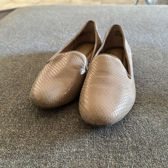 Kelly & Katie Snakeskin Print Tan Flats Women’s size 9 - Picture 3 of 5